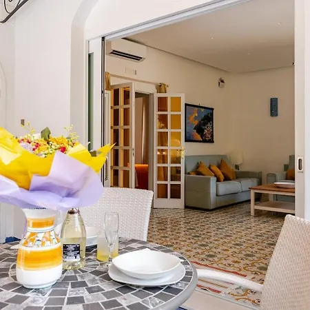 Alimede Apartment *